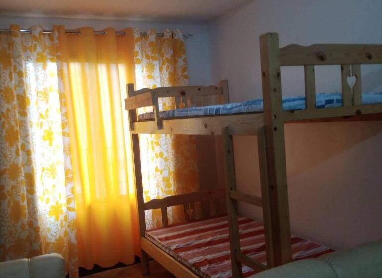 هاستل Deca Homes Campville Alabang