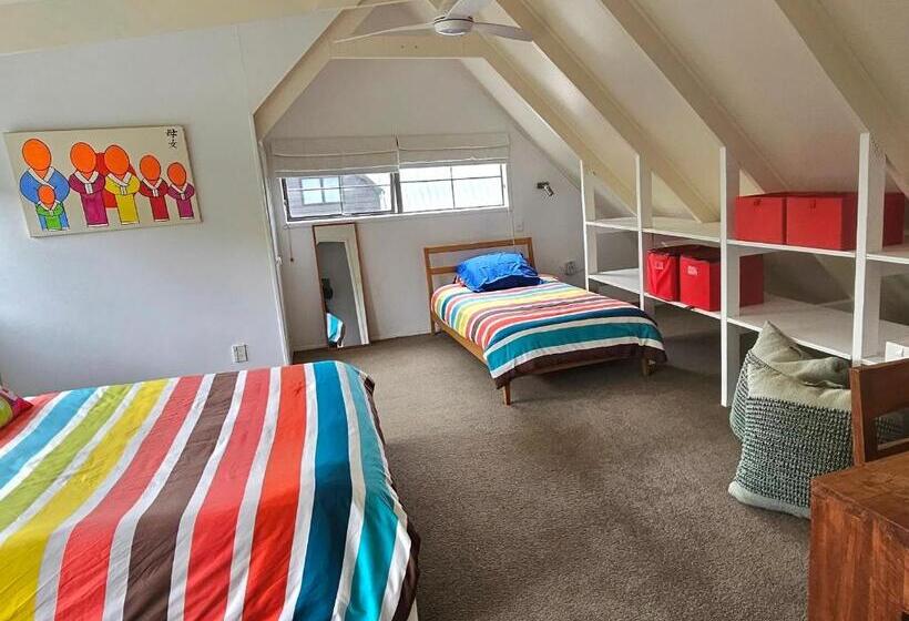 تختخواب و صبحانه Forest Waters Bungalow