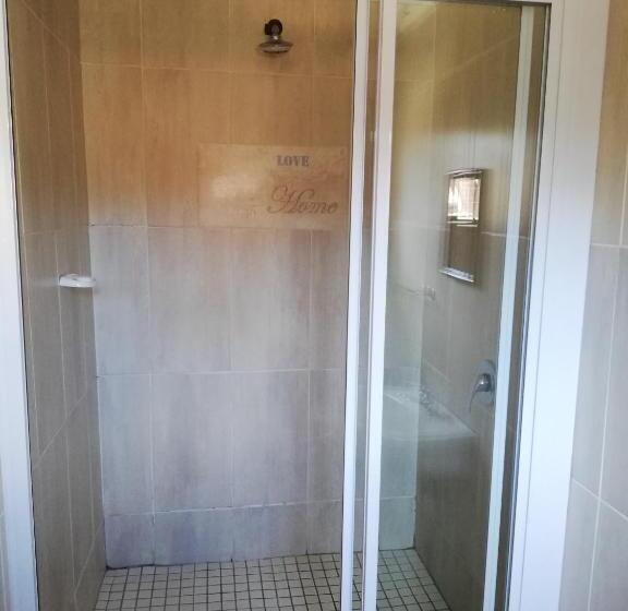 تختخواب و صبحانه Nonesi Lodge