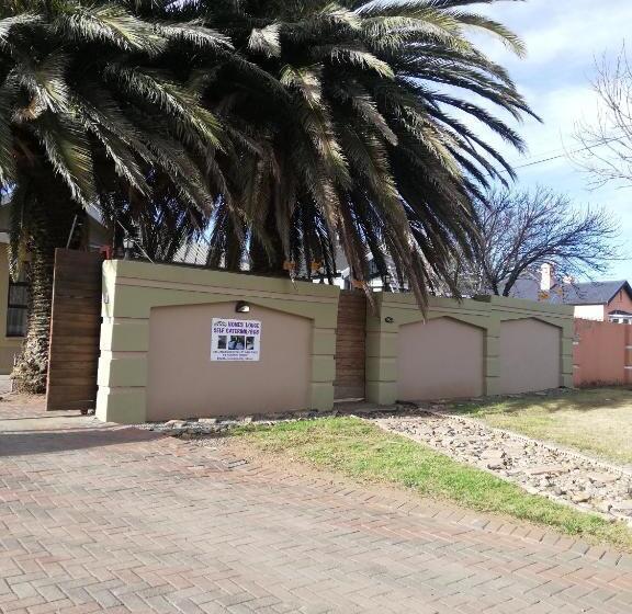 تختخواب و صبحانه Nonesi Lodge