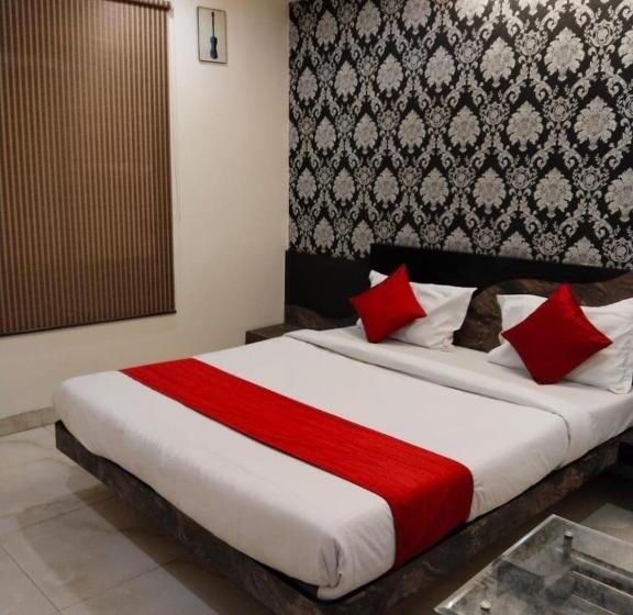 Collection O 80999e Hotel Stay