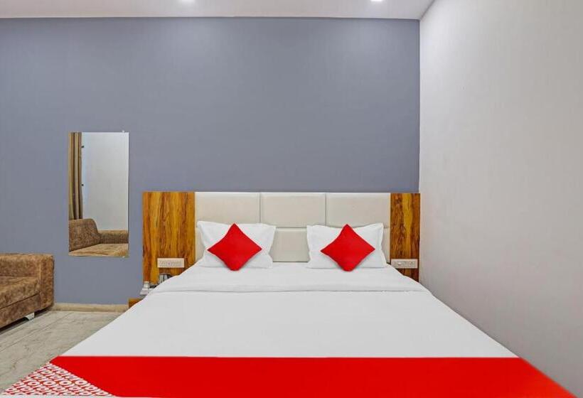 Collection O Hotel Dumas Rooms & Restaurant