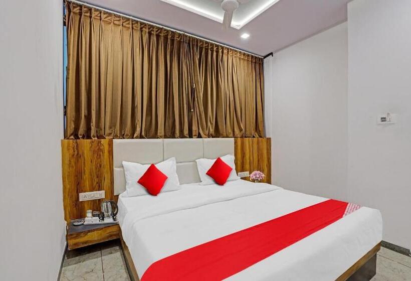 Collection O Hotel Dumas Rooms & Restaurant