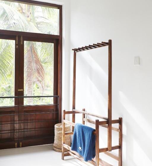 Drivethru Hostel Polhena