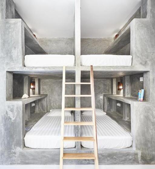 Drivethru Hostel Polhena