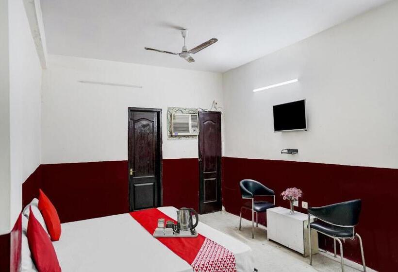 Flagship Premium Hotel Near Botanic Garden Of Indian Republic