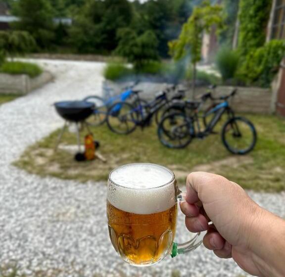 호텔 Chateau Kravín   Celý Objekt 15 Pokojů A Stodola