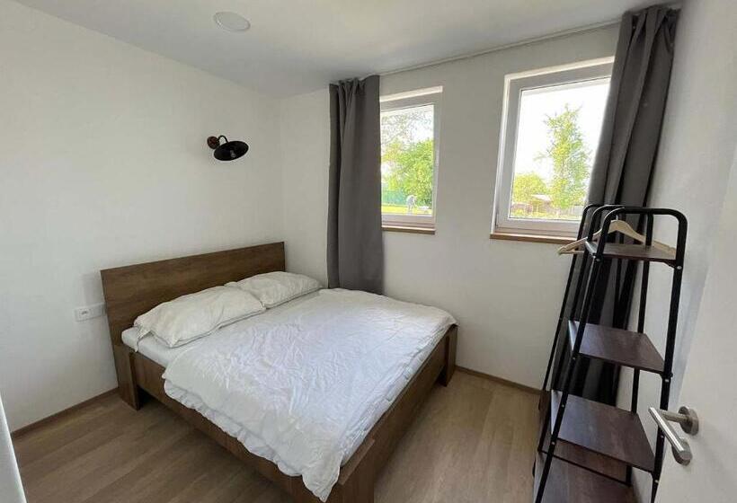 호텔 Chateau Kravín   Celý Objekt 15 Pokojů A Stodola