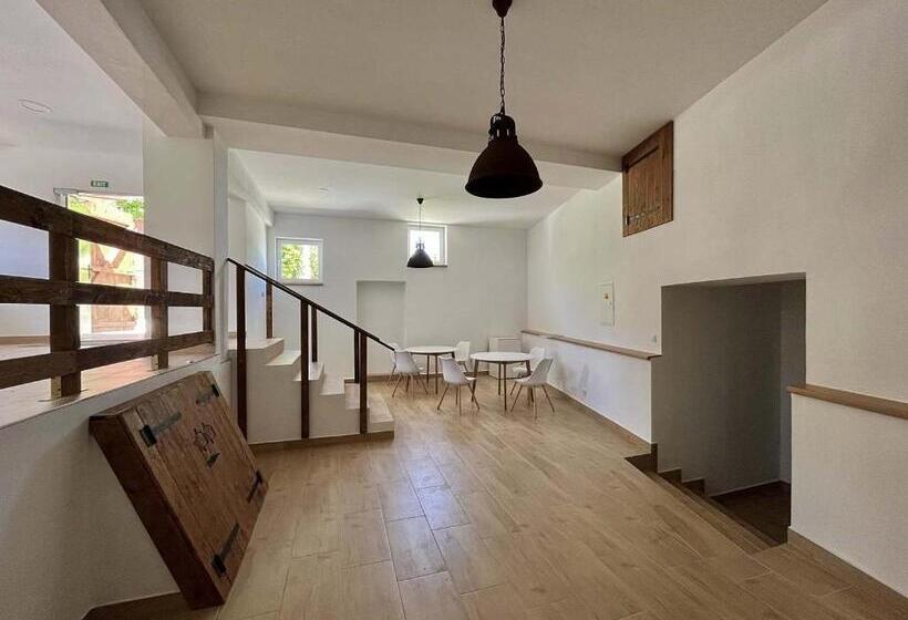 호텔 Chateau Kravín   Celý Objekt 15 Pokojů A Stodola