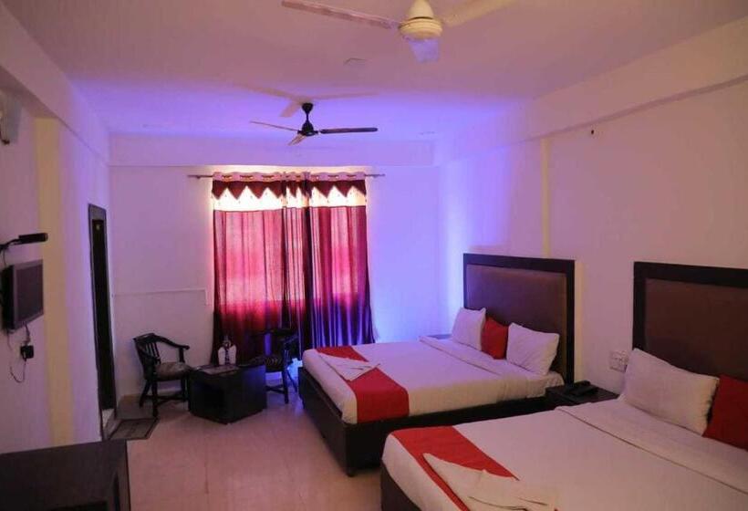 ホテル Collection O 81064 Drive In