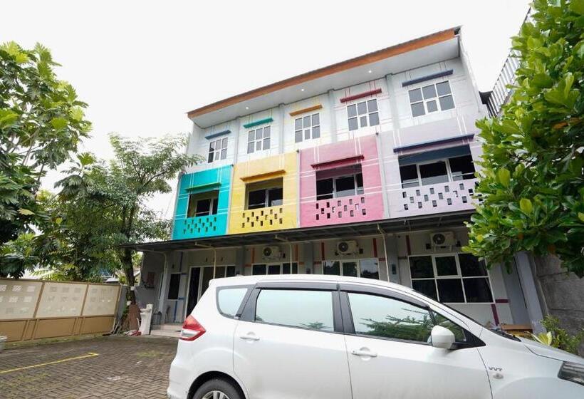 ホテル Fa Homestay Syariah At Babat Lamongan Mitra Reddoorz