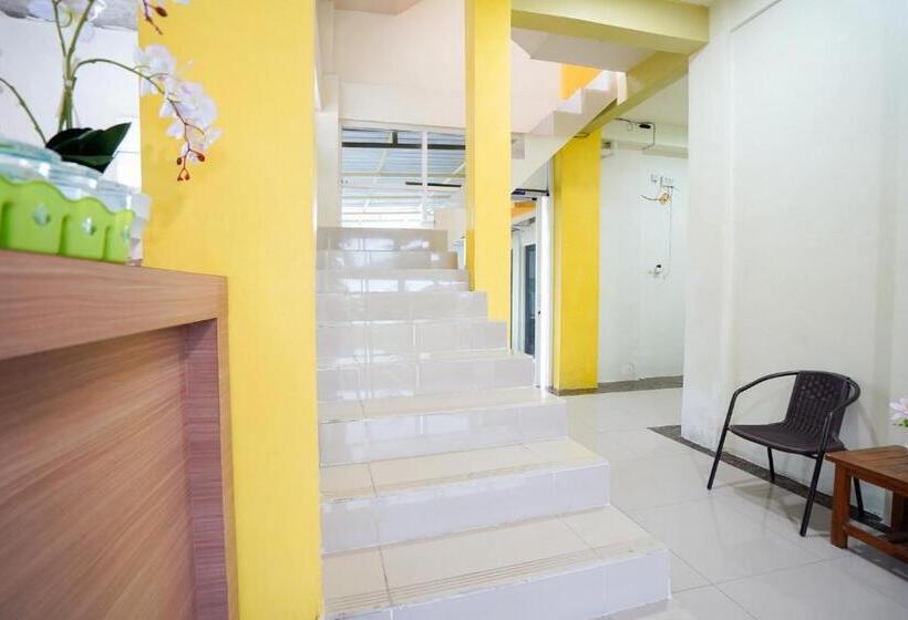 ホテル Fa Homestay Syariah At Babat Lamongan Mitra Reddoorz