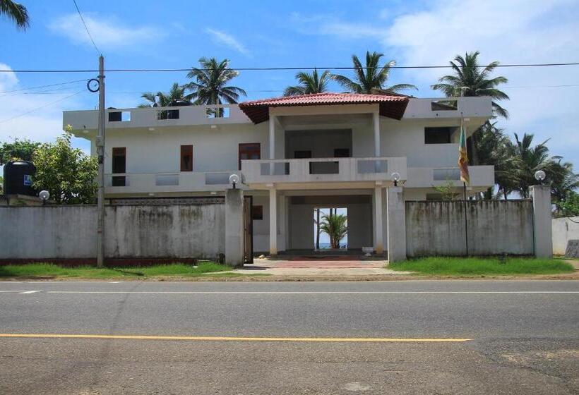 Отель Lihini Beach Villa