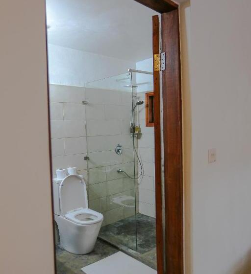 Отель Mbugwe Lodge