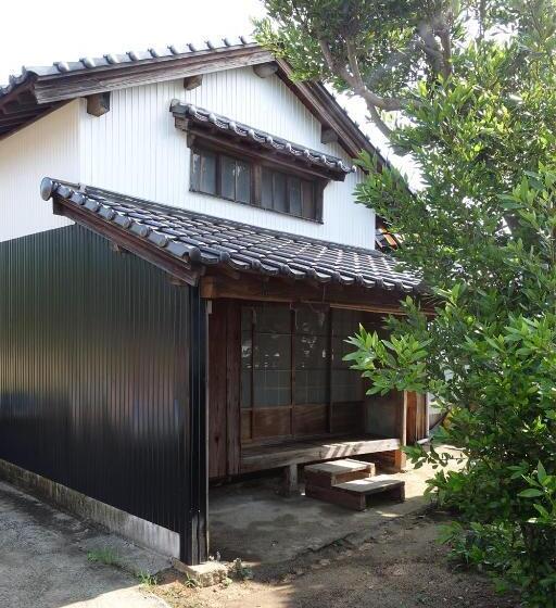 Отель 離島 宿navelの学校 三原港から船で14分