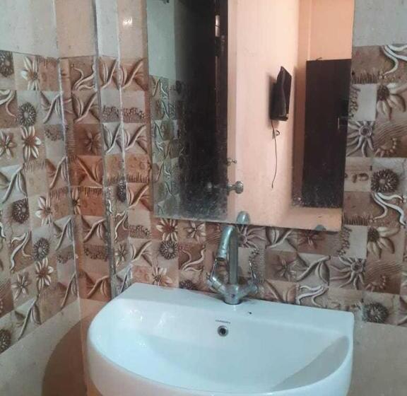 בית מלון כפרי Oyo 80831b The Royal Galaxy