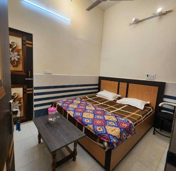 ホテル Oyo 81028 Lohiya Residency