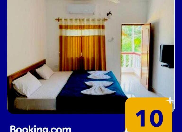 Отель Oyo Ahoka Palace