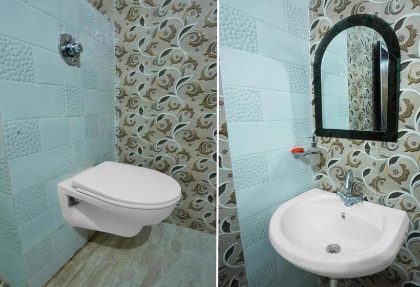 בית מלון כפרי Oyo Flagship Balaji Guest House