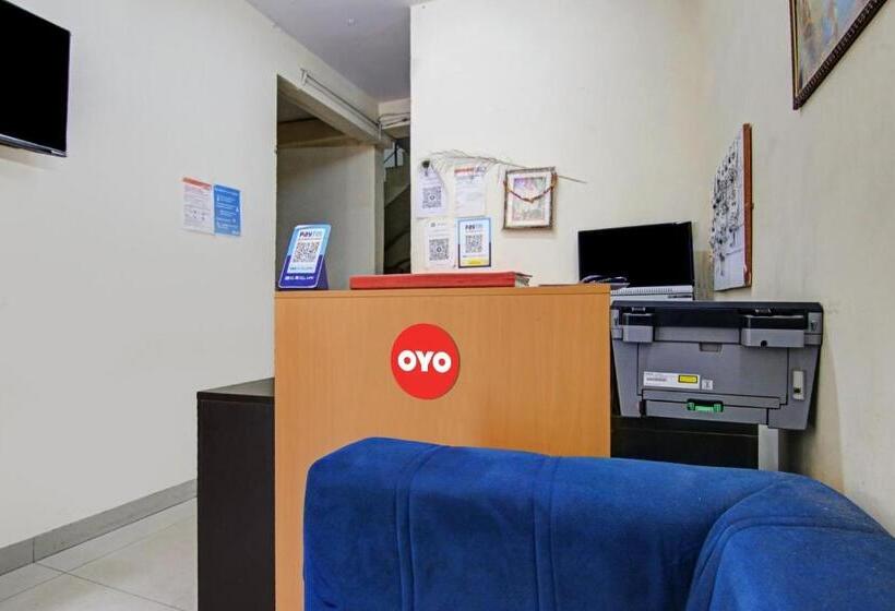 Hotel Oyo Flagship Pleasure Inn Near Haiderpur Metro Station