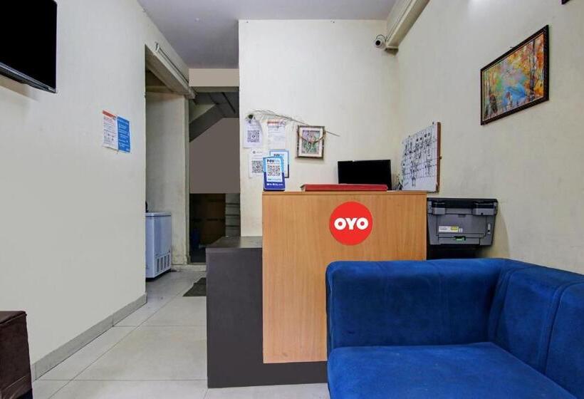 Hotel Oyo Flagship Pleasure Inn Near Haiderpur Metro Station