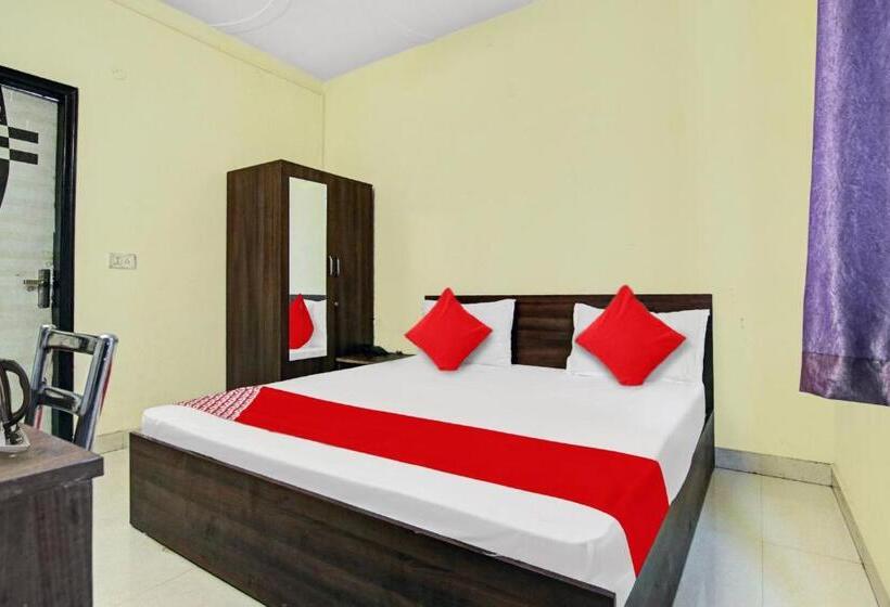 Hotel Oyo Flagship Pleasure Inn Near Haiderpur Metro Station