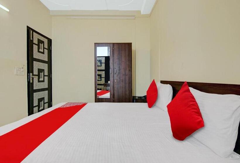 Hotel Oyo Flagship Pleasure Inn Near Haiderpur Metro Station