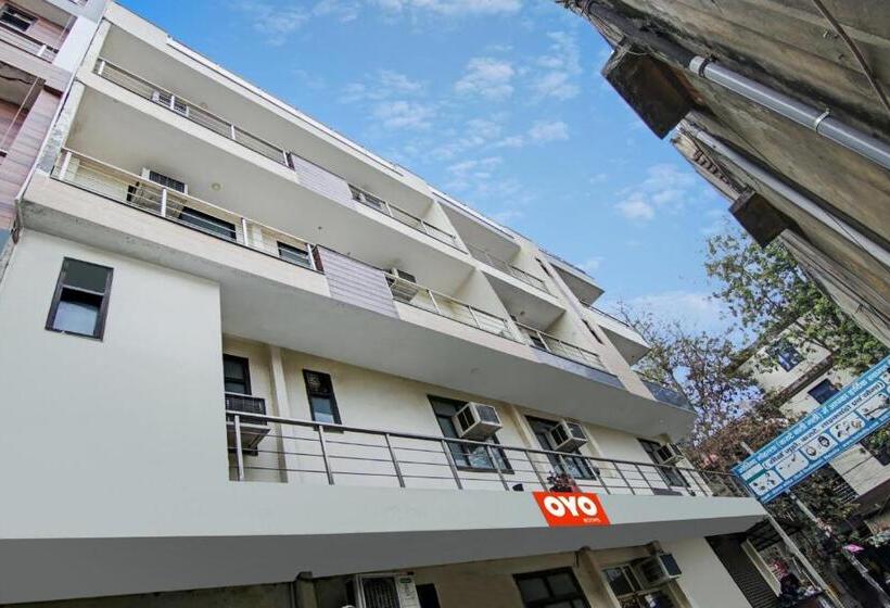 Hotel Oyo Flagship Pleasure Inn Near Haiderpur Metro Station