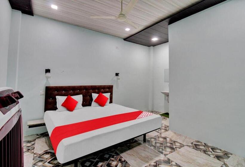 בית מלון כפרי The Village Resort