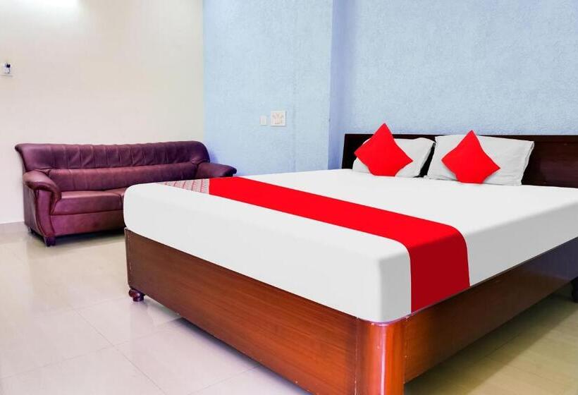 호텔 Oyo Flagship Vishnu Lodge