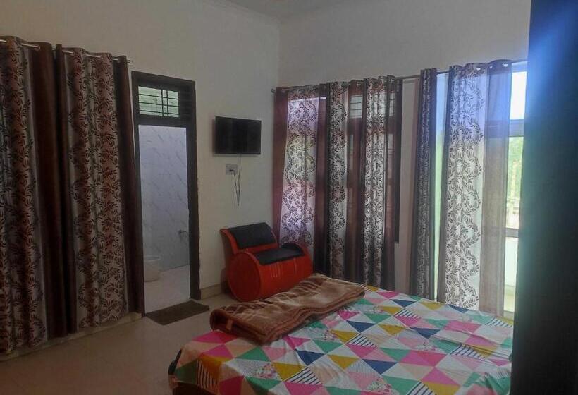 בית מלון כפרי Oyo Rising Star Guest House