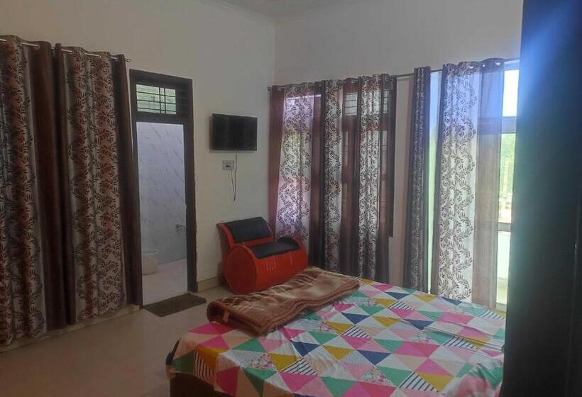 בית מלון כפרי Oyo Rising Star Guest House