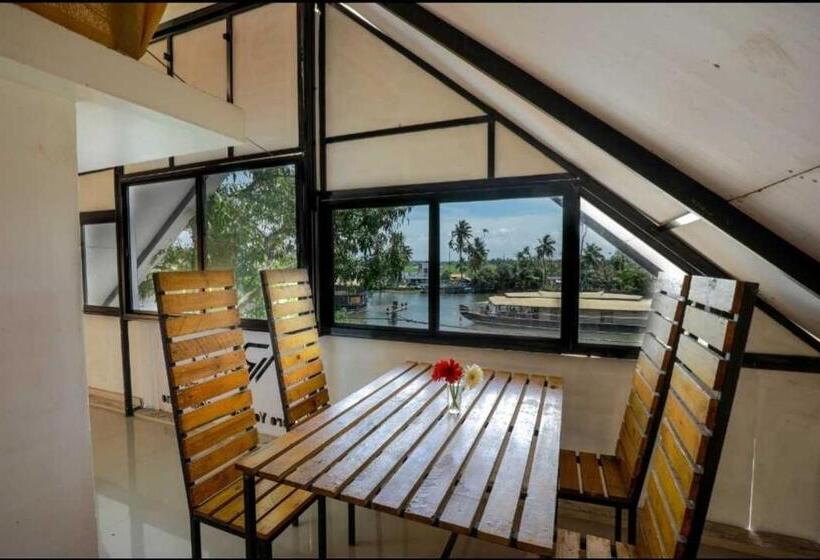 فندق Oyo River View Resort