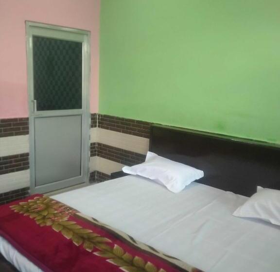 בית מלון כפרי Oyo Royal Inn