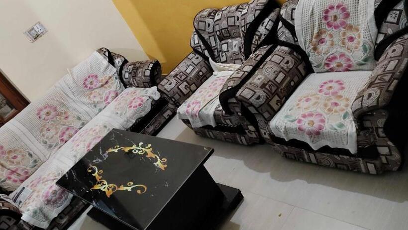 בית מלון כפרי Oyo Royal