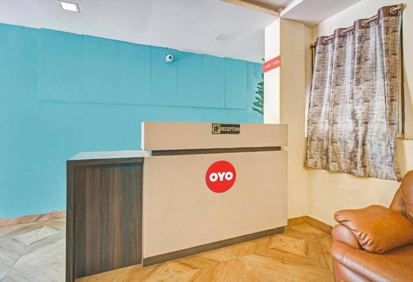 Отель Pop 81014 Abhi Square