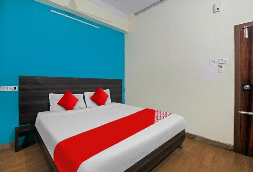 Отель Pop 81014 Abhi Square