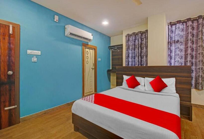 Отель Pop 81014 Abhi Square