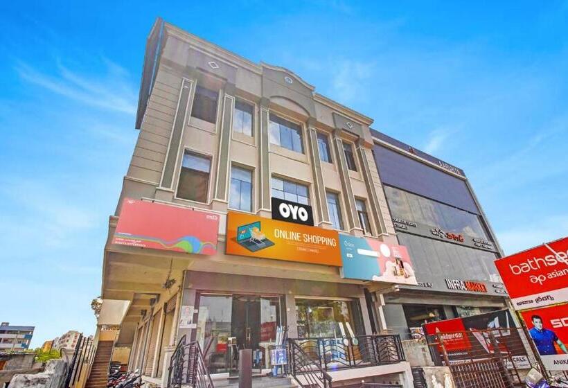 Отель Pop 81014 Abhi Square