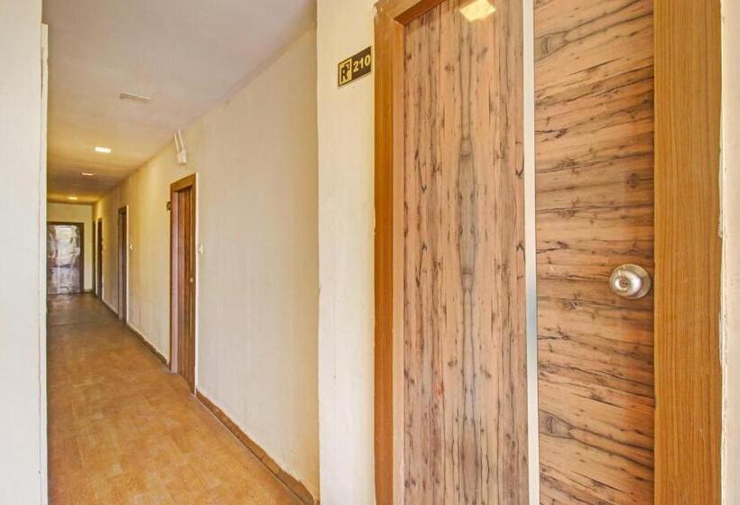 Отель Pop 81014 Abhi Square