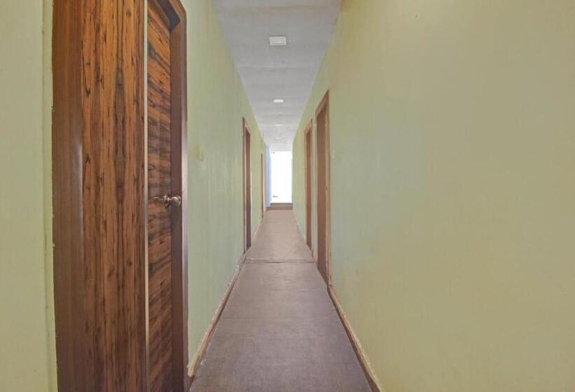 Отель Pop 81014 Abhi Square