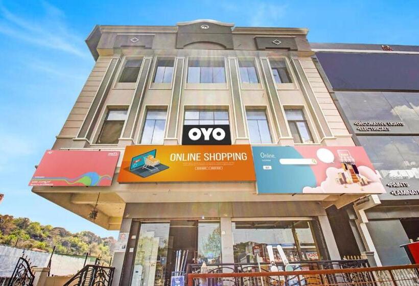 Отель Pop 81014 Abhi Square