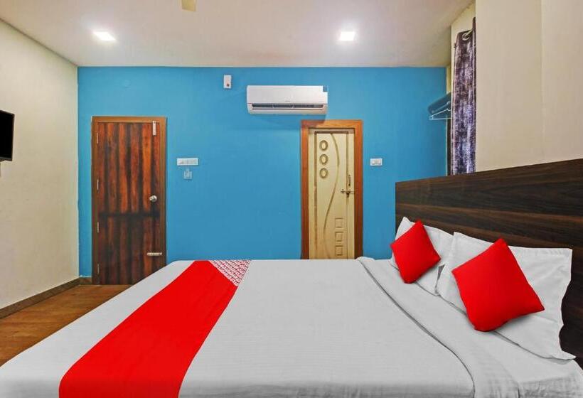 Отель Pop 81014 Abhi Square