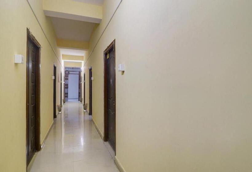 ホテル Pop Tirumala Lodge