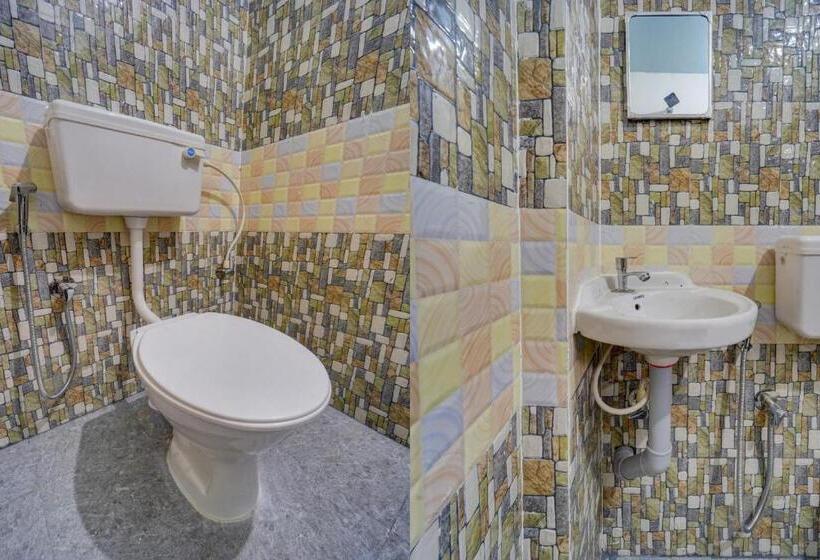 ホテル Pop Tirumala Lodge