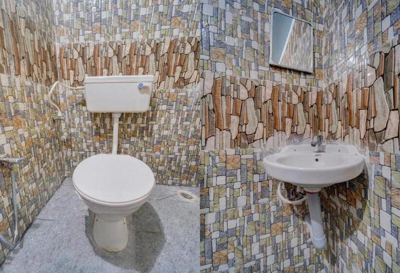 ホテル Pop Tirumala Lodge