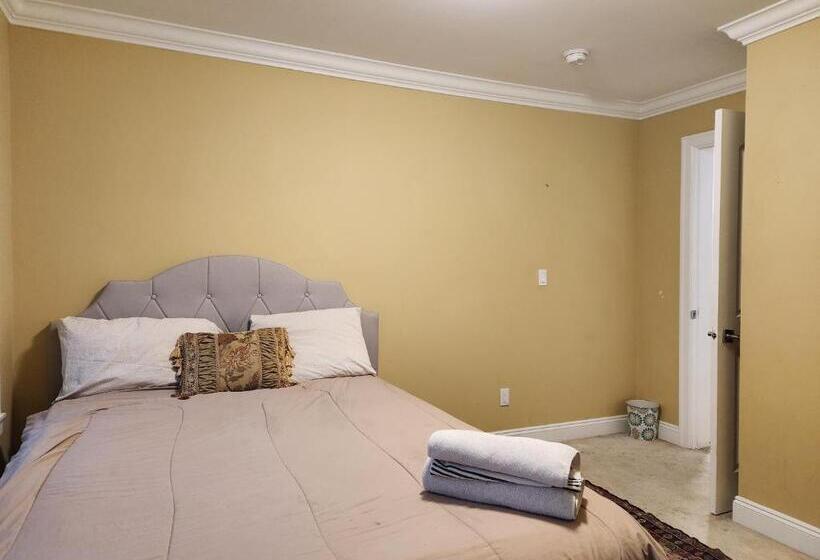 Empress Palace Hotel, Stays