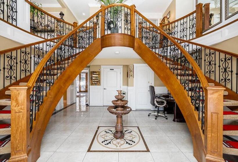 Empress Palace Hotel, Stays