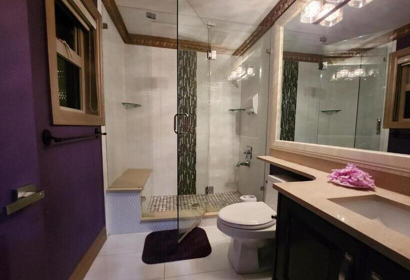 Empress Palace Hotel, Stays