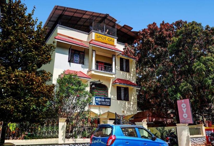 酒店 Spot On 70279 Unique Residency